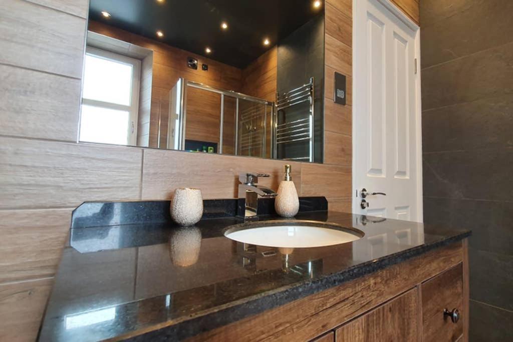 Smart & Stylish Holiday Apartment In The City Centre Inverness Esterno foto